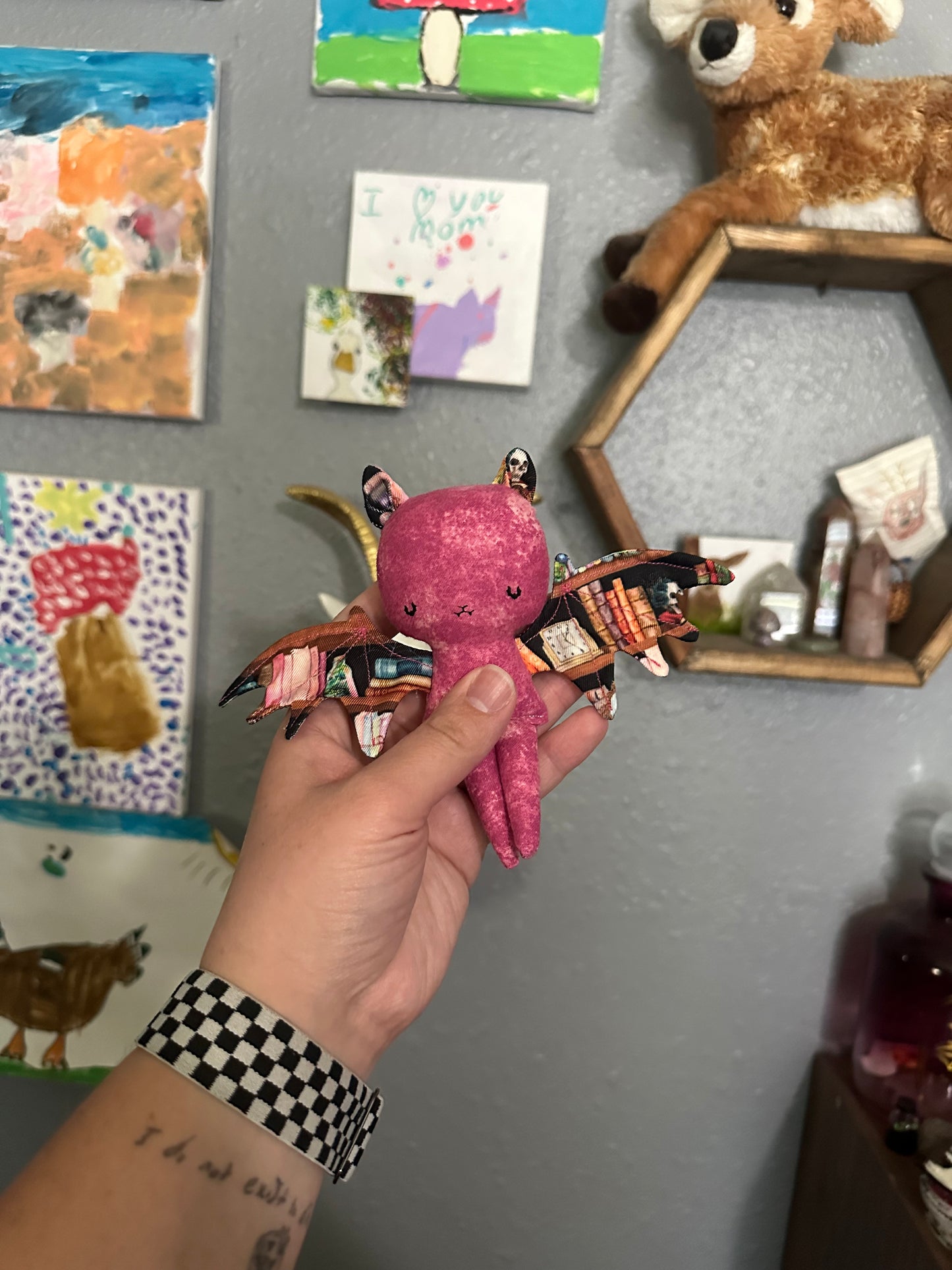Bookshelf baby bat RTS